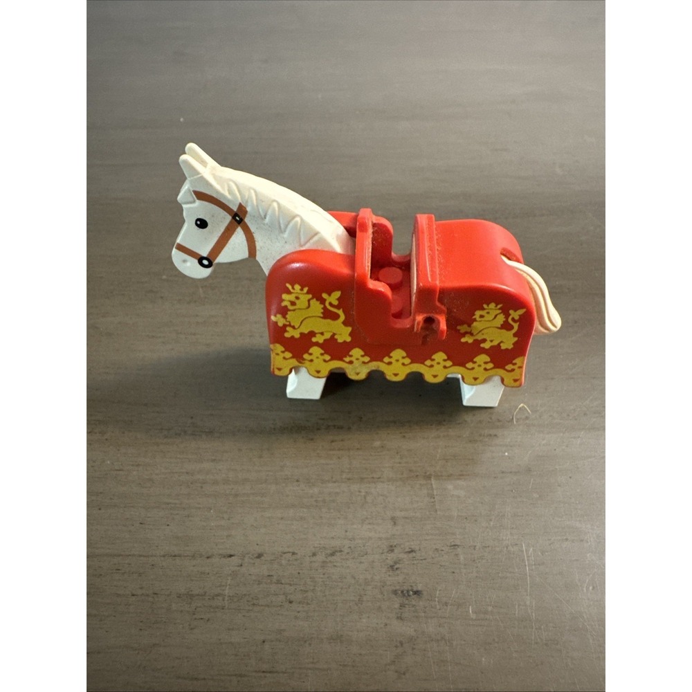 Lego Castle White Horse With Red Barding Ruffled Edge Yellow Lions Minifigure